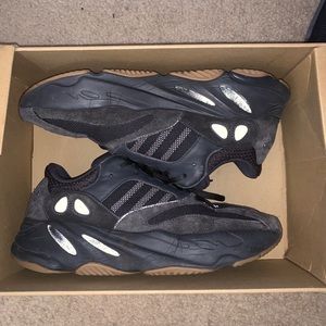 Yeezy boost 700 utility black